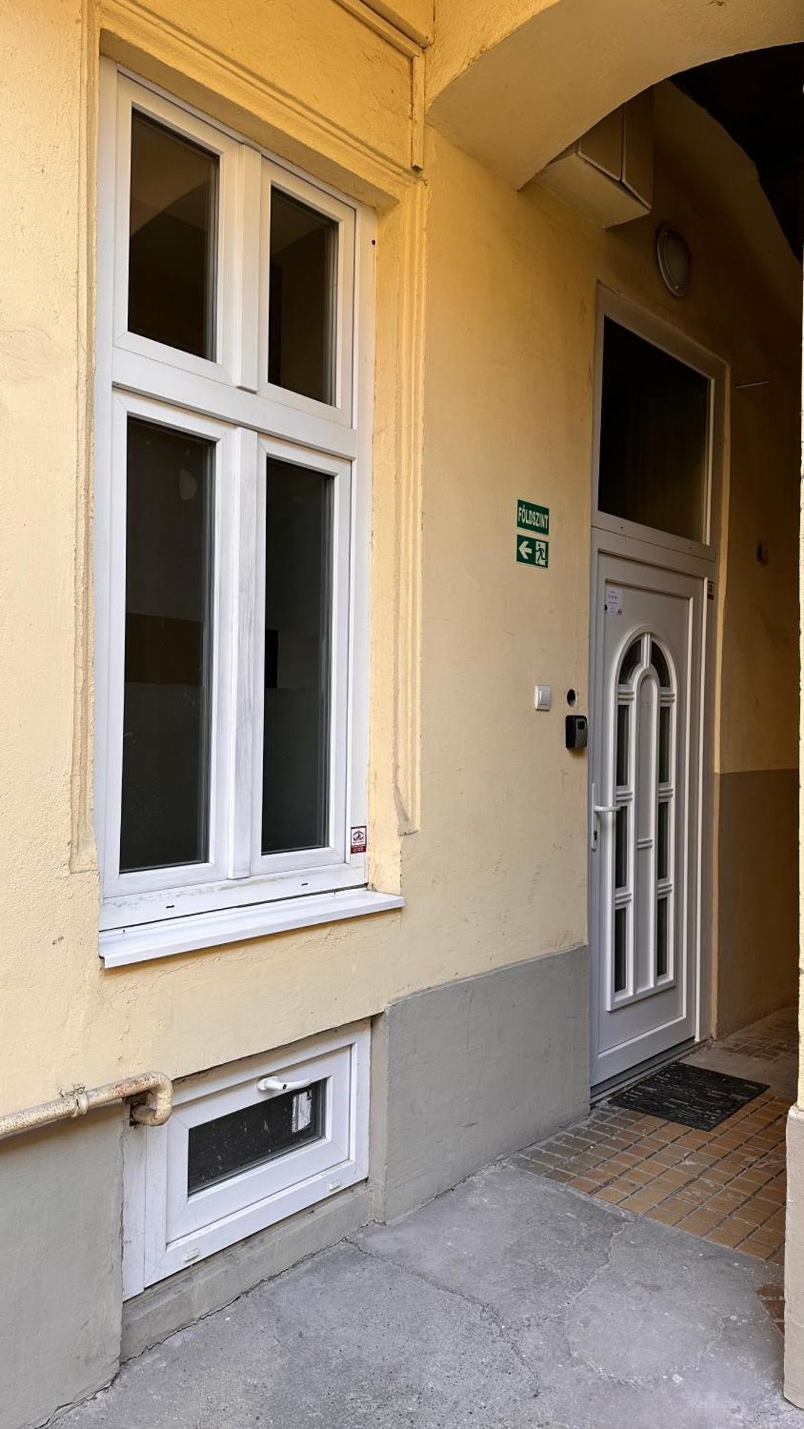 Home, Far Away From Home 2 Budapesta Exterior foto